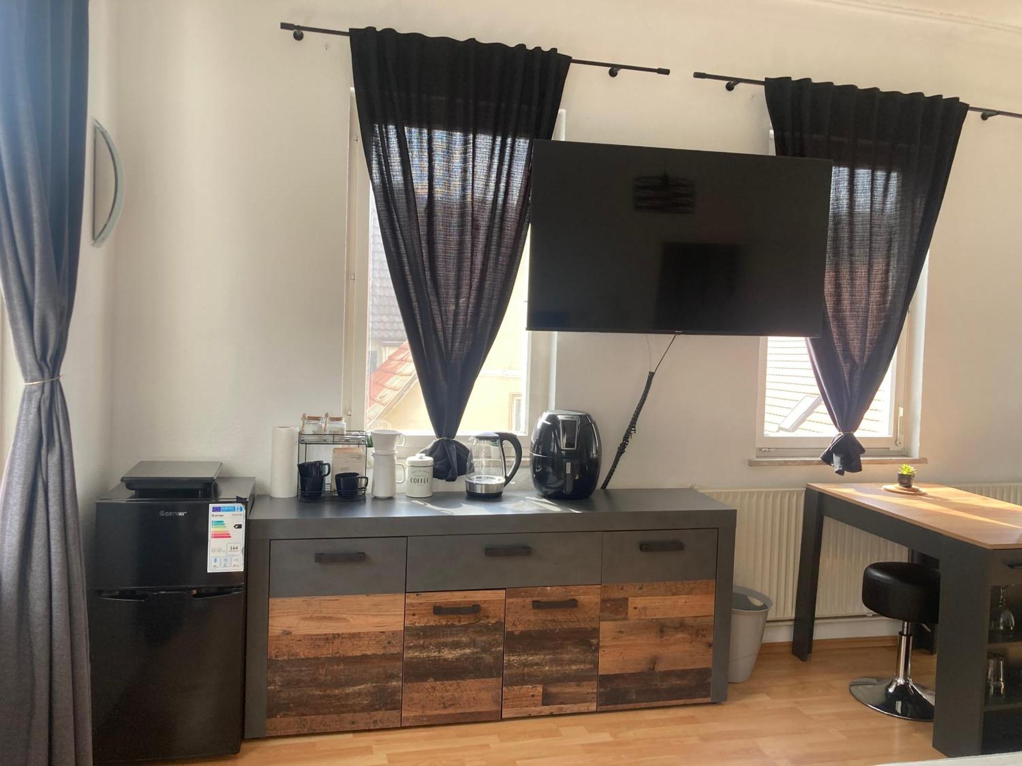 Junges Appartement Вейкерсхайм Екстериор снимка
